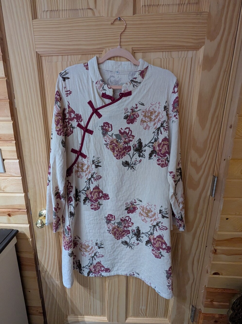 Women's M Floral Print Cream Tunic Top with Burgundy Trim